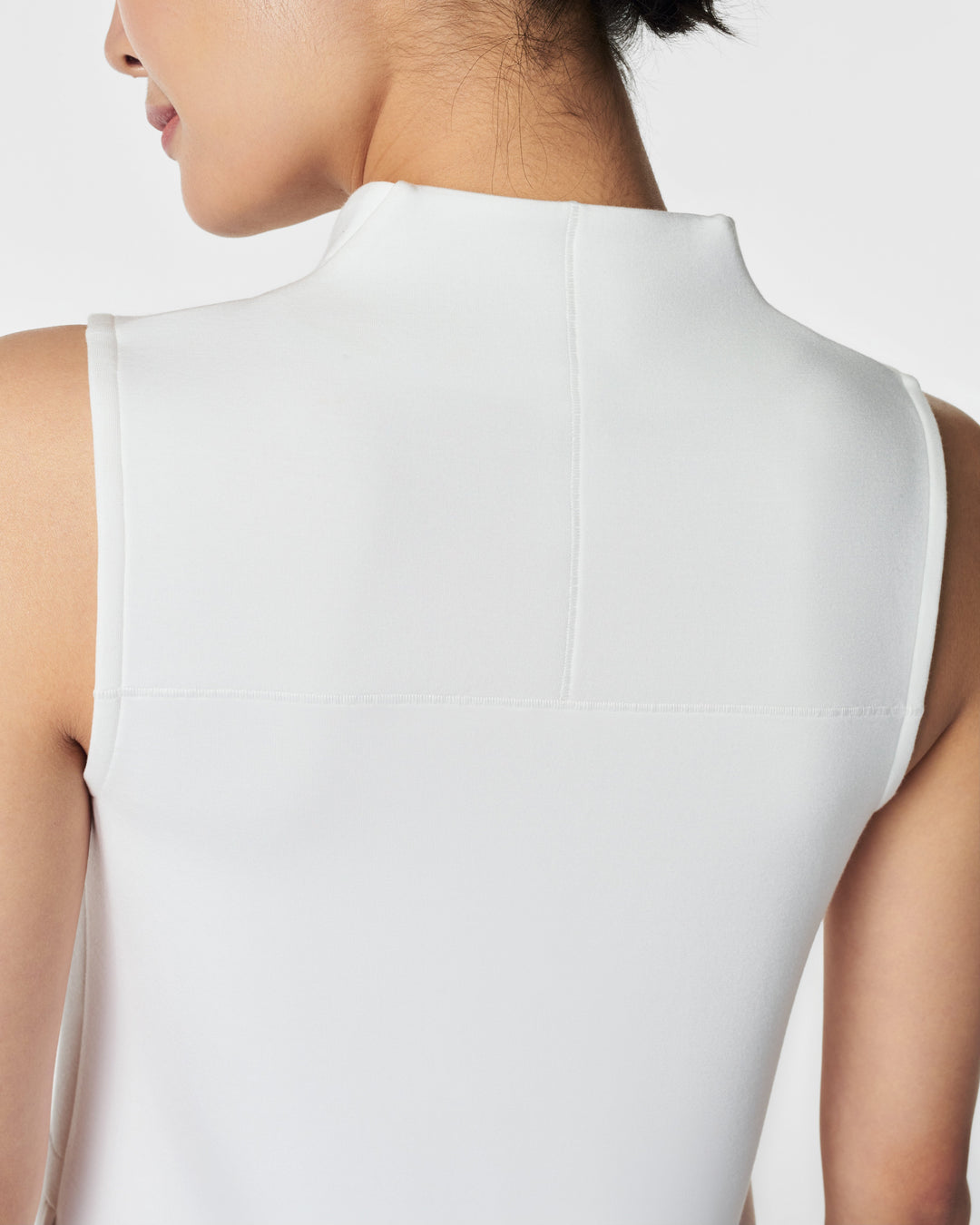 Ingeborg | Mini dress with V-neckline