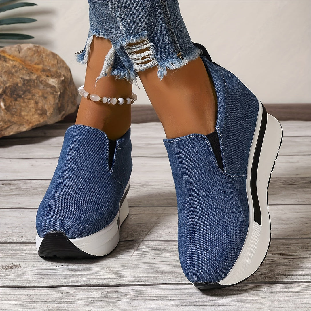 Gloria | Lightweight low-top shoes made from denim fabric