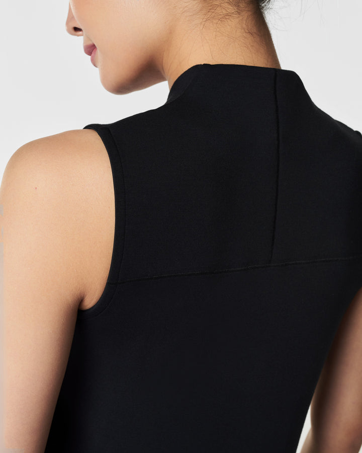 Ingeborg | Mini dress with V-neckline