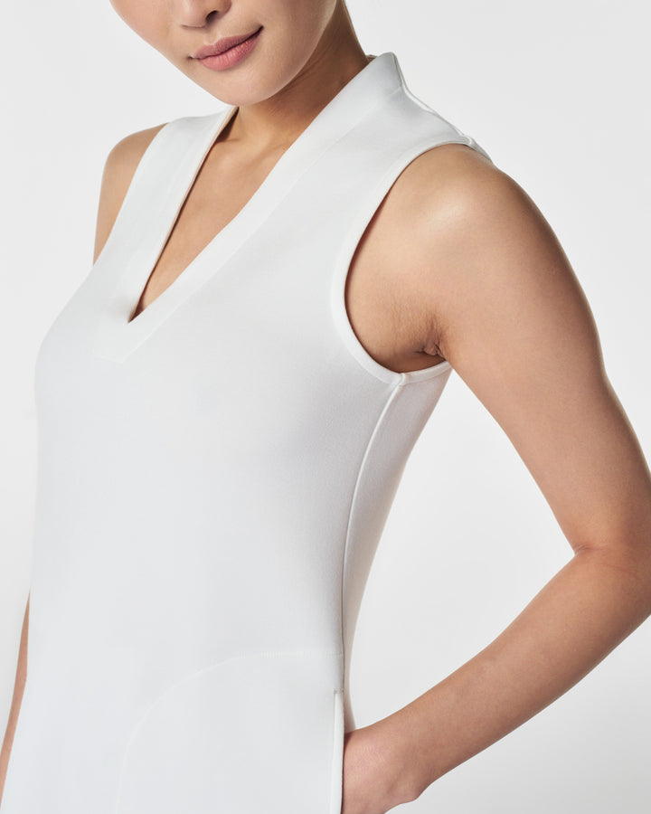 Ingeborg | Mini dress with V-neckline